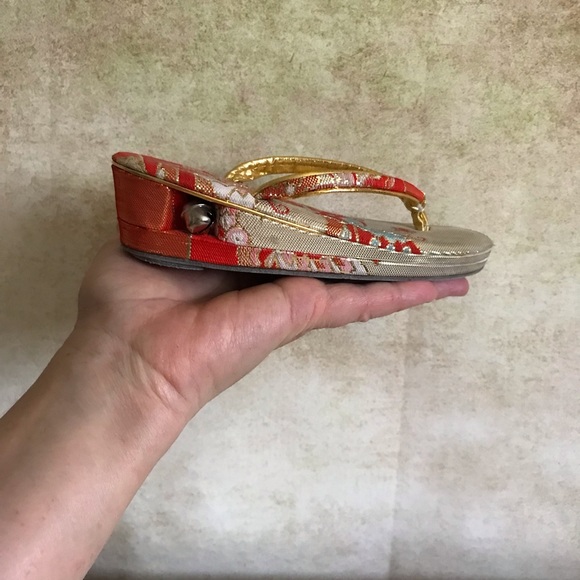 Authentic Japanese Bell Thongs Shoes - Picture 5 of 8